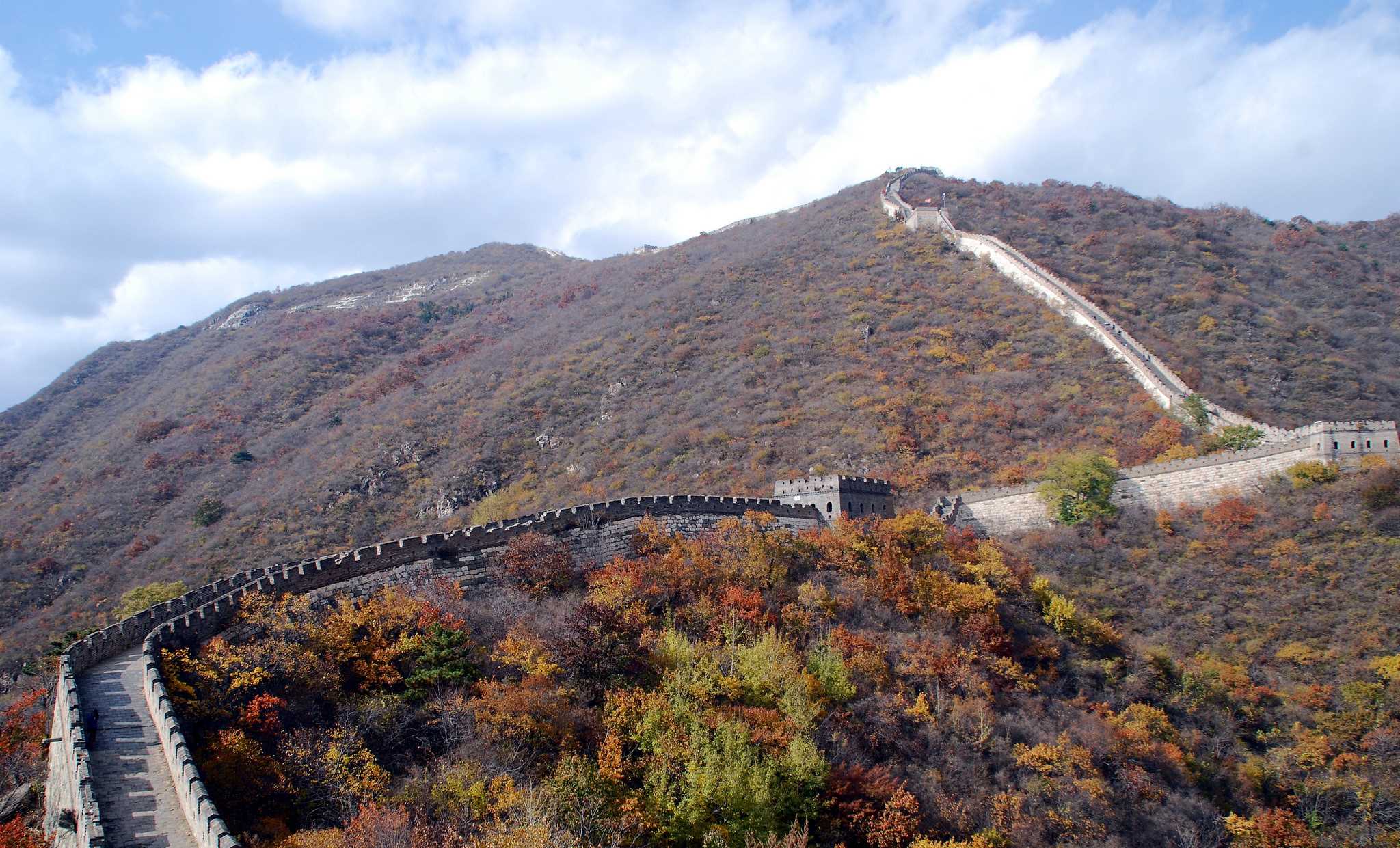 Ngắm Vạn Lý Trường Thành ngập chìm trong sắc thu