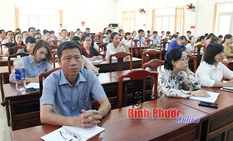 Bồi dưỡng l&yacute; luận ch&iacute;nh trị cho đảng vi&ecirc;n mới v&agrave; đối tượng ph&aacute;t triển Đảng