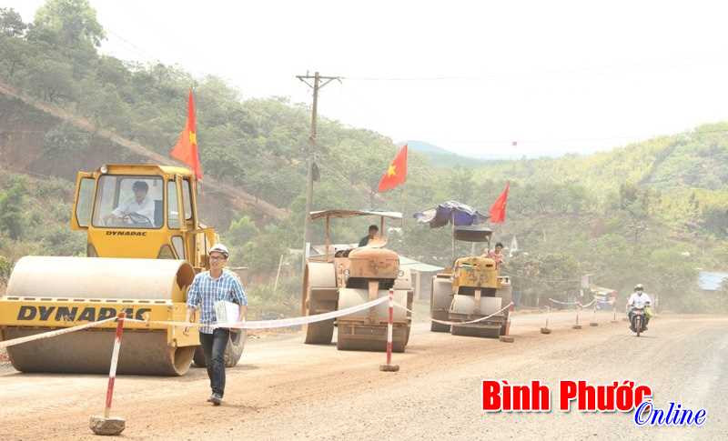 Chủ tịch UBND tỉnh y&ecirc;u cầu: Gi&aacute;m đốc Sở GTVT xử l&yacute; th&ocirc;ng tin tr&ecirc;n đường d&acirc;y n&oacute;ng