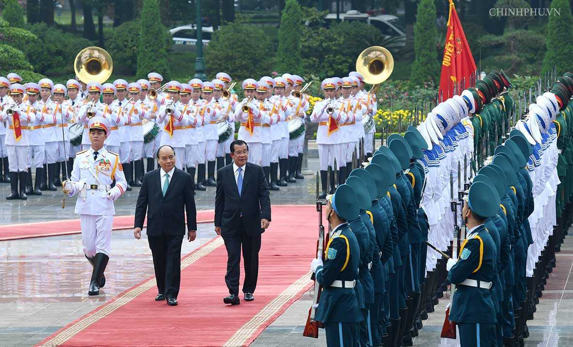 Ch&ugrave;m ảnh: Thủ tướng Nguyễn Xu&acirc;n Ph&uacute;c đ&oacute;n, hội đ&agrave;m với Thủ tướng Campuchia