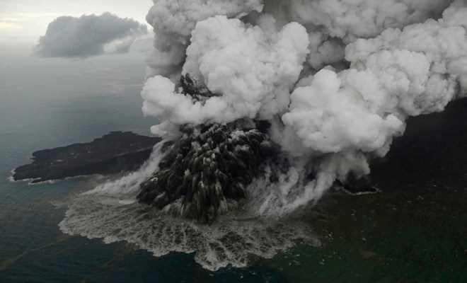 Sóng thần Indonesia: Núi lửa Anak Krakatau thấp đi sau đợt phun trào