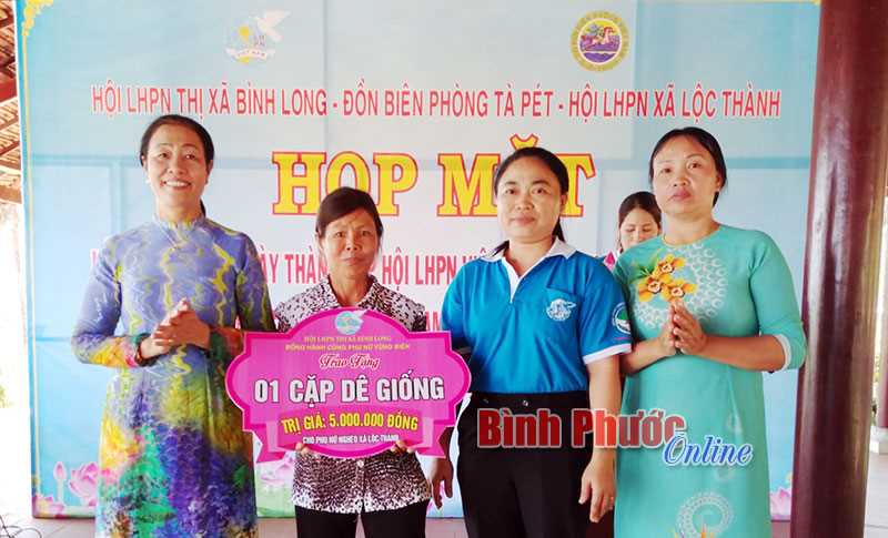 Trao sinh kế cho phụ nữ nghèo xã Lộc Thành