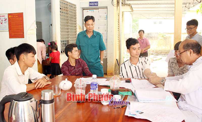 Ph&uacute; Riềng: 237 c&ocirc;ng d&acirc;n đủ điều kiện sức khỏe nhập ngũ