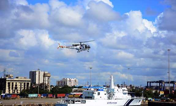 Những khoảnh khắc tàu Cảnh sát biển Việt Nam lần đầu đến thăm Ấn Độ