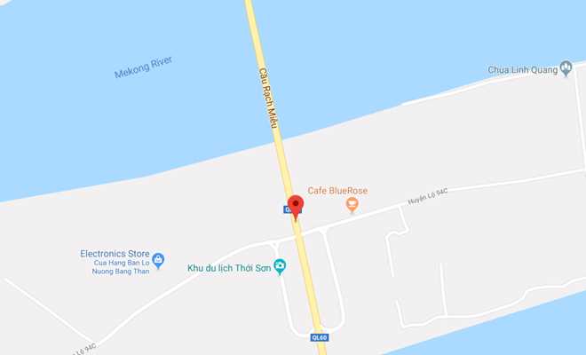 Xe bị nạn nằm chắn ngang cầu Rạch Miễu gây ùn tắc nghiêm trọng