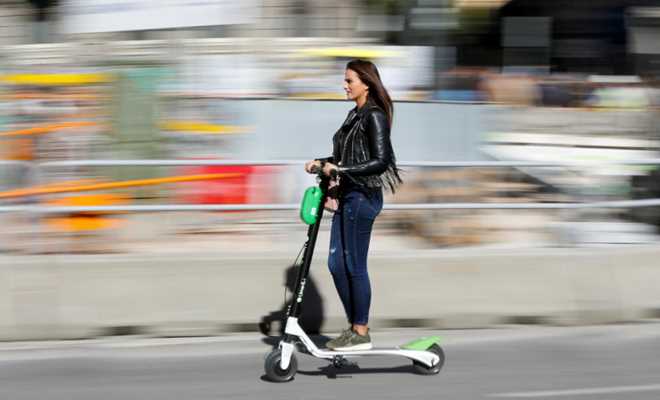 Thủ đô Tây Ban Nha cấm các loại xe scooter điện đi trên vỉa hè