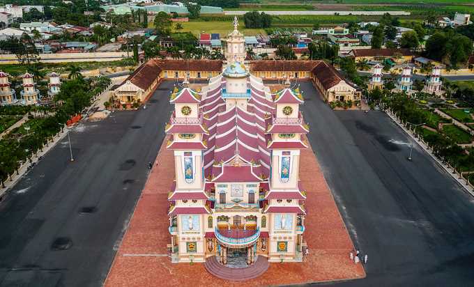 Tòa thánh lớn nhất của đạo Cao Đài nhìn từ trên cao