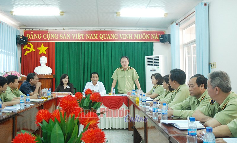 Tổng cục trưởng Tổng cục Quản l&yacute; thị trường l&agrave;m việc tại B&igrave;nh Phước