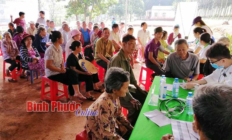 Khám, cấp phát thuốc miễn phí cho người nghèo Bình Tân