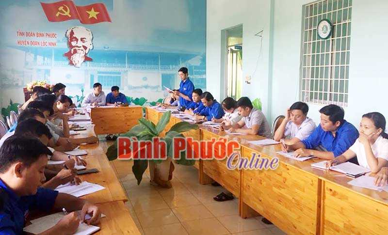 Huyện đồn Lộc Ninh triển khai chiến dịch tình nguyện xây dựng NTM