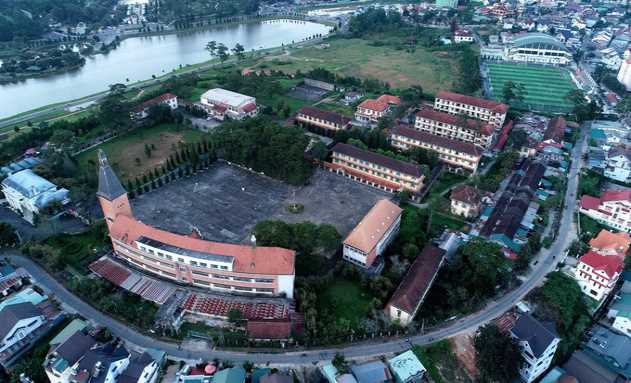 Ngôi trường hình vòng cung hút khách nhất Đà Lạt