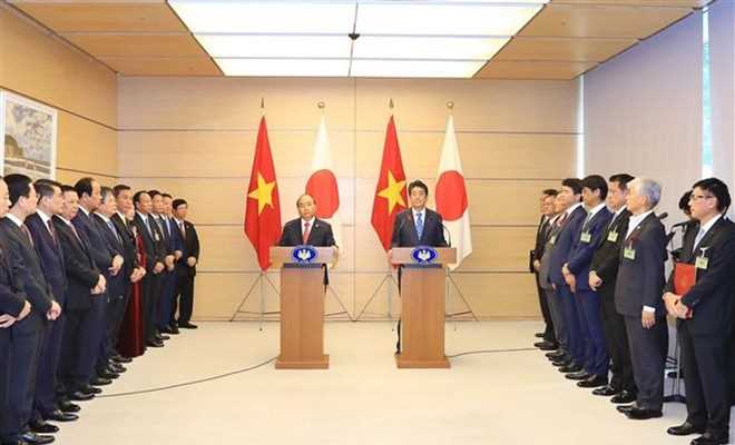 Thủ tướng Nguyễn Xu&acirc;n Ph&uacute;c hội đ&agrave;m với Thủ tướng Nhật Bản Shinzo Abe