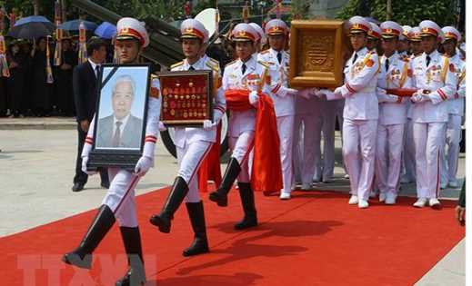 Qu&ecirc; nh&agrave; đ&oacute;n linh cữu nguy&ecirc;n Tổng B&iacute; thư Đỗ Mười về nơi an nghỉ cuối c&ugrave;ng