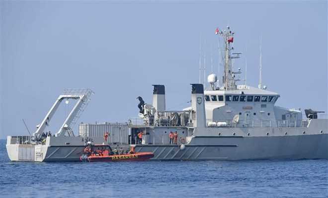 Sử dụng những thiết bị tinh vi để tìm kiếm hộp đen máy bay rơi