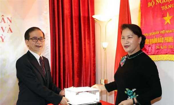 Chủ tịch Quốc hội gặp gỡ cộng đồng người Việt Nam ở Thổ Nhĩ Kỳ