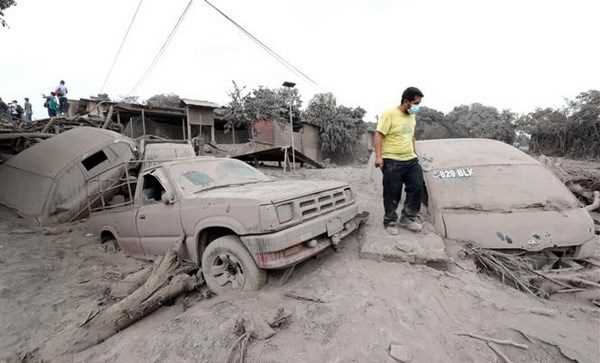 Guatemala: Núi lửa Fuego phun trào trở lại, cột khói bụi bốc cao 200m
