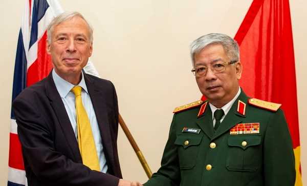 Hợp t&aacute;c quốc ph&ograve;ng Việt-Anh gi&uacute;p củng cố h&ograve;a b&igrave;nh khu vực, thế giới