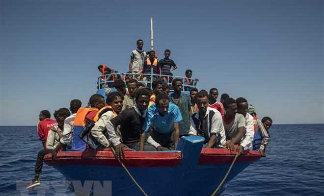 Tình trạng người vượt eo biển Anh xin tị nạn gia tăng đột biến