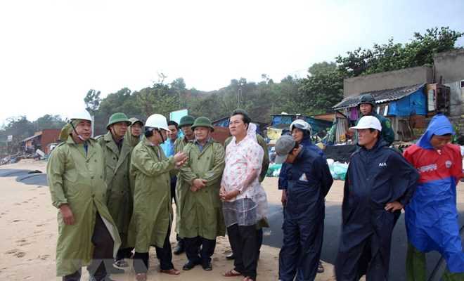 Bão số 9 làm một số thuyền máy ở Phan Thiết bị chìm, hư hỏng