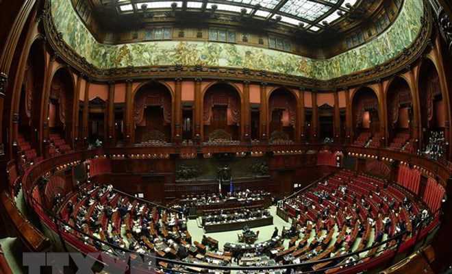 Hạ viện Italy chính thức thông qua kế hoạch ngân sách 2019 sửa đổi