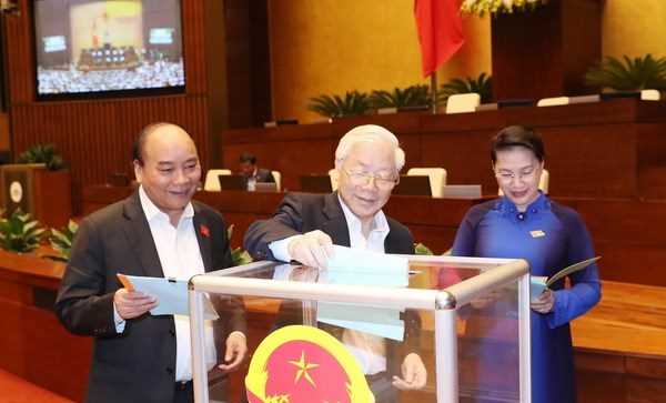 Lấy phiếu t&iacute;n nhiệm 48 người giữ chức danh do Quốc hội bầu, ph&ecirc; chuẩn