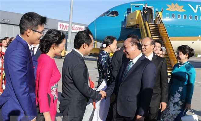 Thủ tướng Nguyễn Xu&acirc;n Ph&uacute;c đến Vienna, bắt đầu thăm ch&iacute;nh thức &Aacute;o