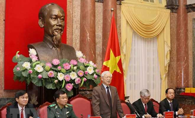 Tổng B&iacute; thư, Chủ tịch nước gặp mặt c&aacute;c gi&agrave; l&agrave;ng, trưởng bản ti&ecirc;u biểu