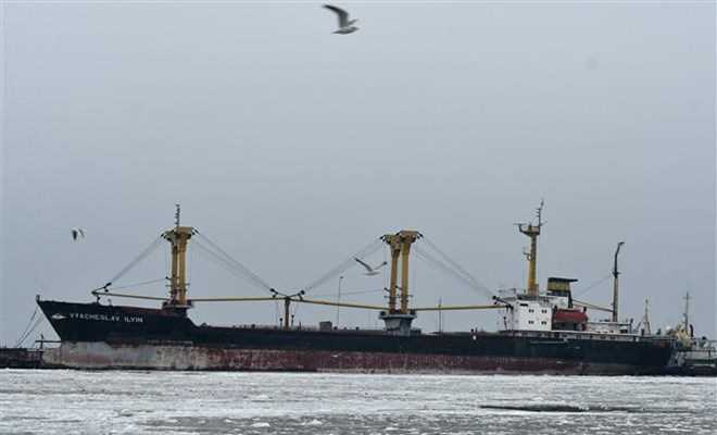 Tòa án Ukraine từ chối yêu cầu thả tàu chở dầu của Nga