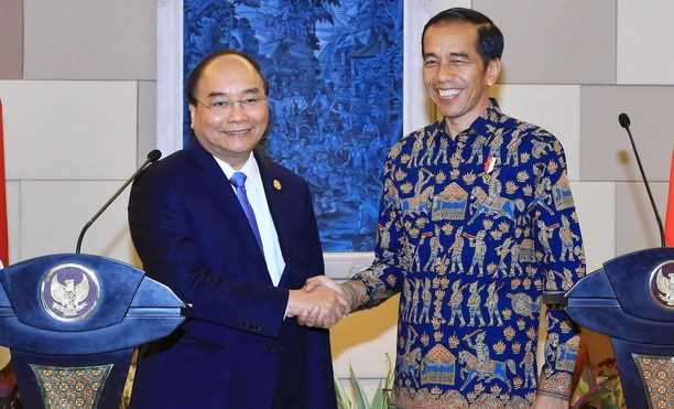 Thủ tướng Nguyễn Xu&acirc;n Ph&uacute;c hội đ&agrave;m với Tổng thống Indonesia Widodo