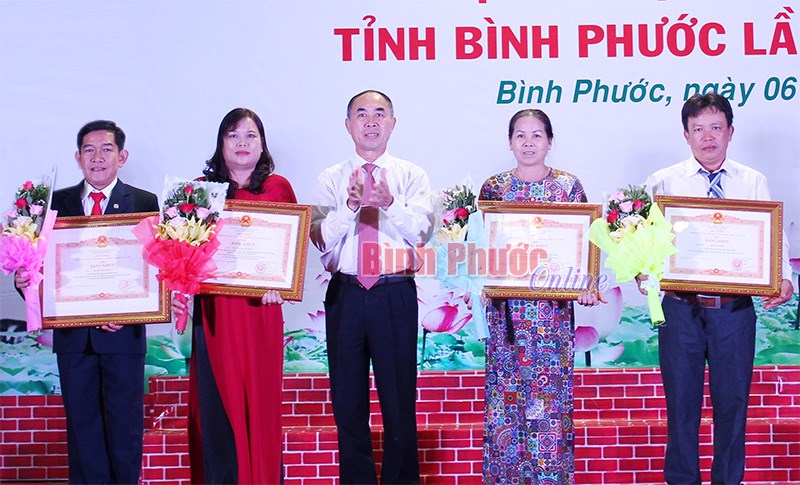 Tuy&ecirc;n dương 72 &ldquo;Hoa việc thiện - L&agrave;m theo lời B&aacute;c&rdquo; 