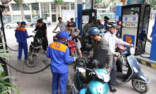 Giảm hơn 1.400 đồng, xăng E5 RON92 xuống còn 17.181 đồng mỗi lít