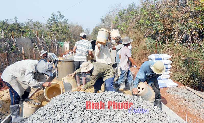 Nhân dân Lộc Ninh đóng góp hơn 10 tỷ đồng xây dựng cơ sở hạ tầng