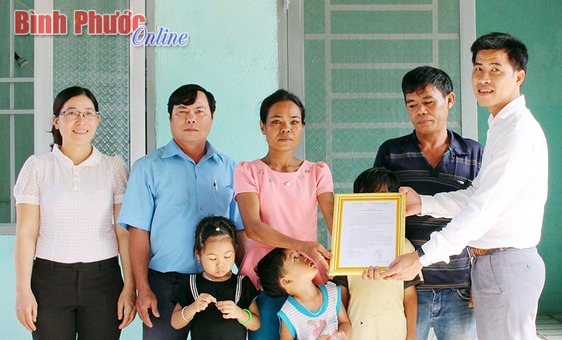 Điểm s&aacute;ng giảm ngh&egrave;o ở Đồng Ph&uacute;