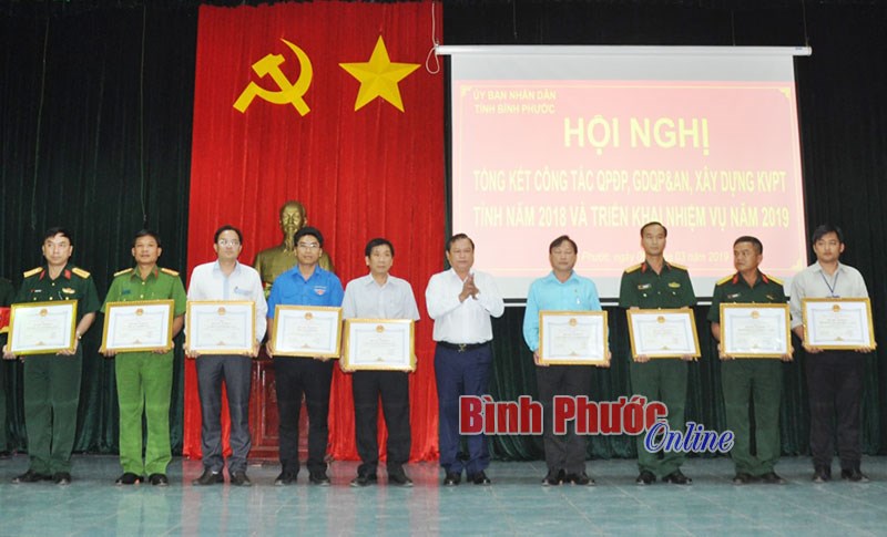 Gi&aacute;o dục quốc ph&ograve;ng l&agrave; nhiệm vụ của cả hệ thống ch&iacute;nh trị