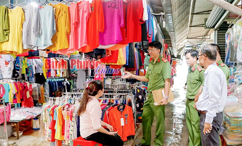 Mang b&igrave;nh y&ecirc;n tới mọi nh&agrave;