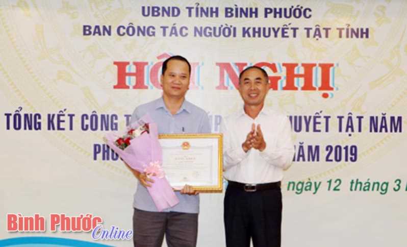 Gi&uacute;p đỡ, tạo điều kiện để người khuyết tật vươn l&ecirc;n