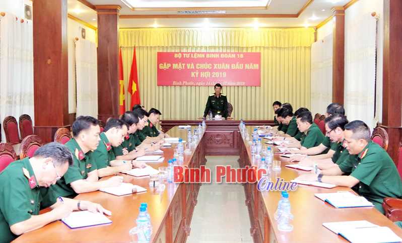 Binh đo&agrave;n 16 tặng 1.767 phần qu&agrave; trong dịp tết