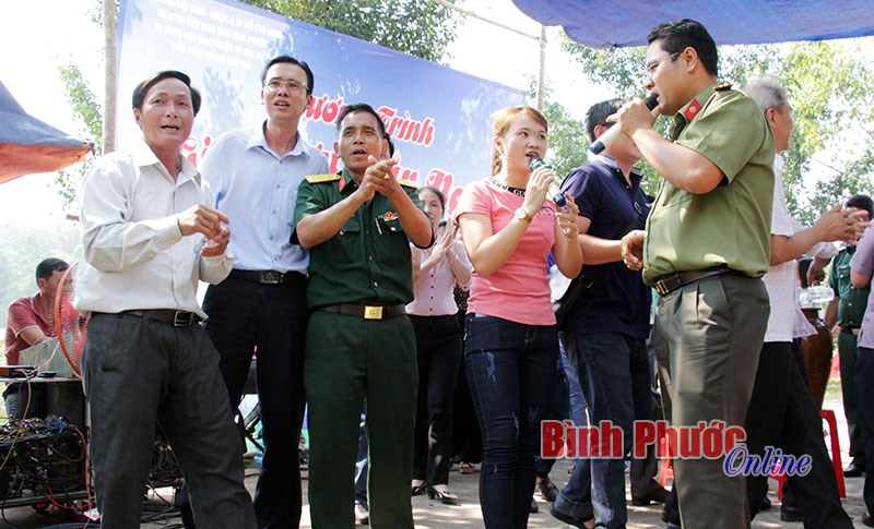 UBMTTQVN quận 4 khảo sát hỗ trợ hệ thống điện năng lượng mặt trời cho Đồn biên phòng Đắk Ka