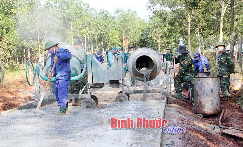 T&ocirc; thắm h&igrave;nh ảnh người l&iacute;nh Cụ Hồ