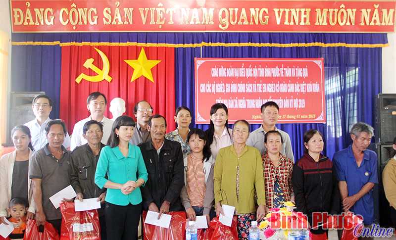 Đo&agrave;n đại biểu Quốc hội tỉnh ch&uacute;c tết hộ ngh&egrave;o, cơ quan, đơn vị