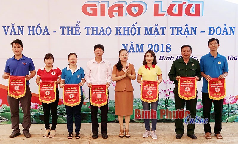 Khối thi đua số 2 giao lưu văn nghệ - thể thao