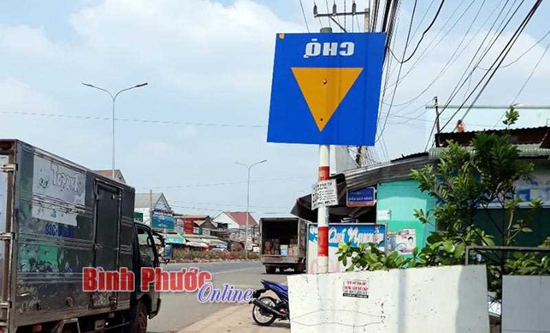 Biển báo chợ lộn ngược