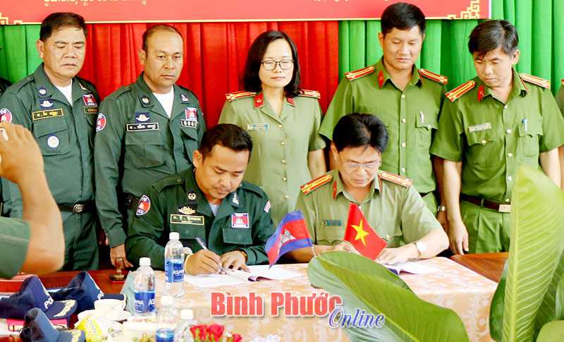 C&ocirc;ng an 2 huyện B&ugrave; Gia Mập v&agrave; &Ocirc; Răng hợp t&aacute;c đảm bảo an ninh trật tự