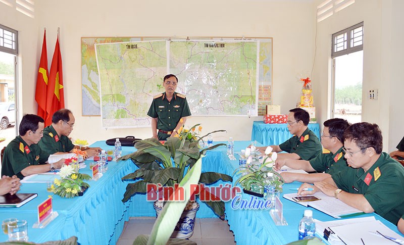 Thiếu tướng Nguyễn Minh Ho&agrave;ng l&agrave;m việc với Đội K72