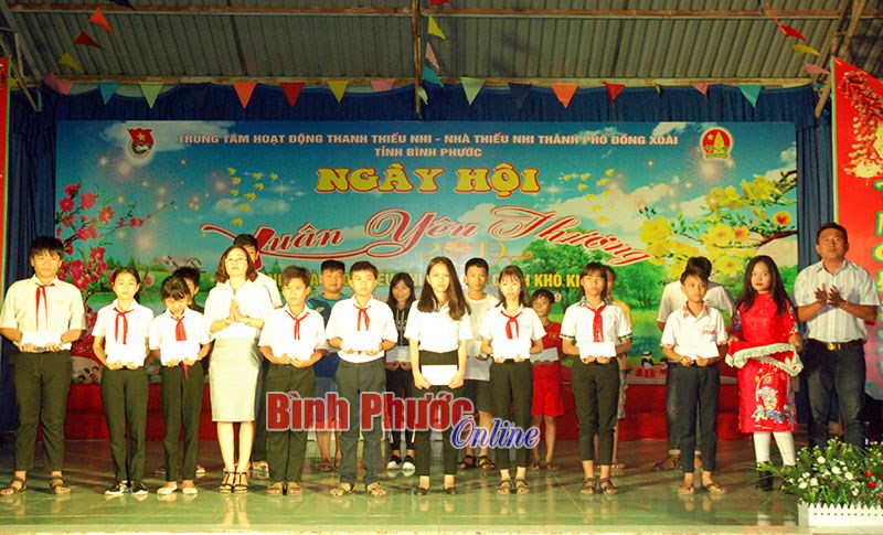 S&ocirc;i nổi đ&ecirc;m hội &ldquo;Xu&acirc;n y&ecirc;u thương&rdquo;