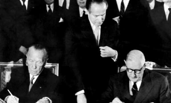 Pháp, Đức thông qua việc mở rộng Hiệp ước Elysee