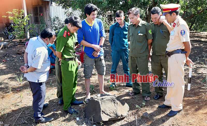 B&ugrave; Đăng ph&aacute;t hiện 1 l&aacute;i xe dương t&iacute;nh với ma t&uacute;y đ&aacute;