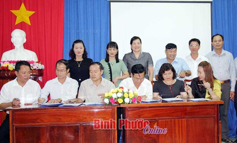 Qu&yacute; 1, MTTQ b&agrave;n giao 112 căn nh&agrave; đại đo&agrave;n kết