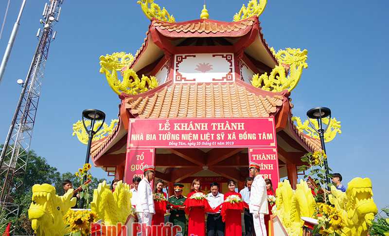 Kh&aacute;nh th&agrave;nh nh&agrave; bia tưởng niệm liệt sĩ x&atilde; Đồng T&acirc;m
