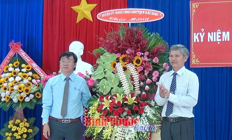 Họp mặt kỷ niệm 64 năm Ngày thầy thuốc Việt Nam